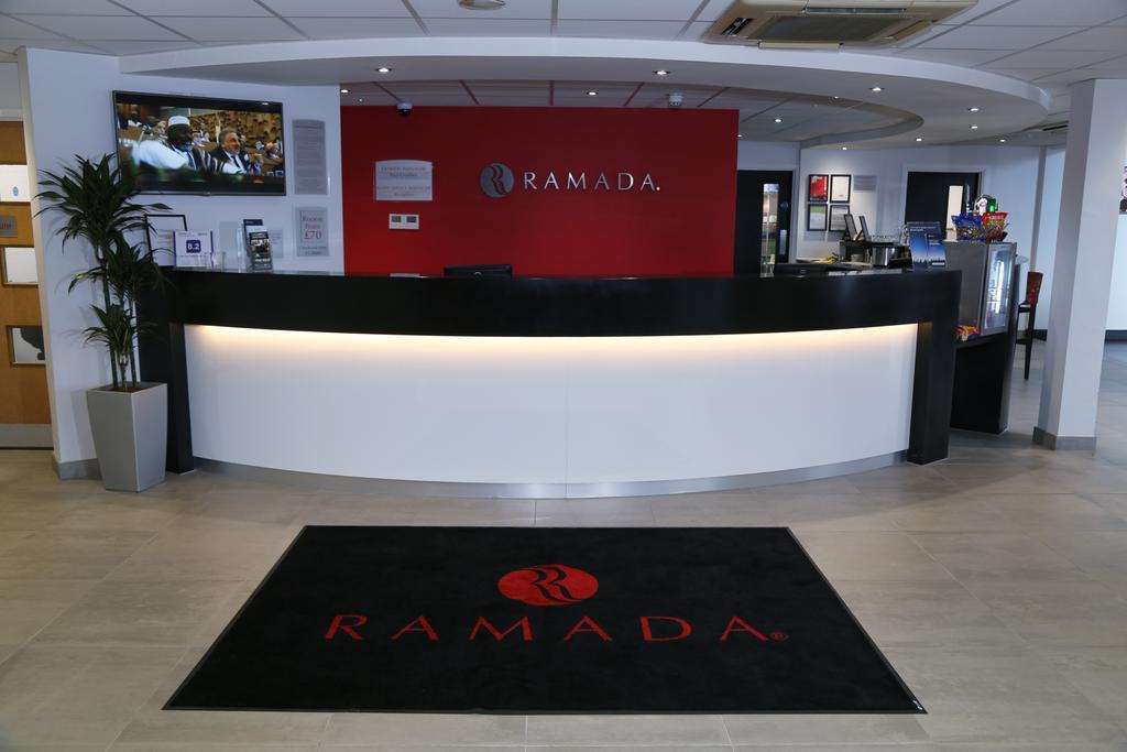 Отель Ramada Вэйкфильд Экстерьер фото