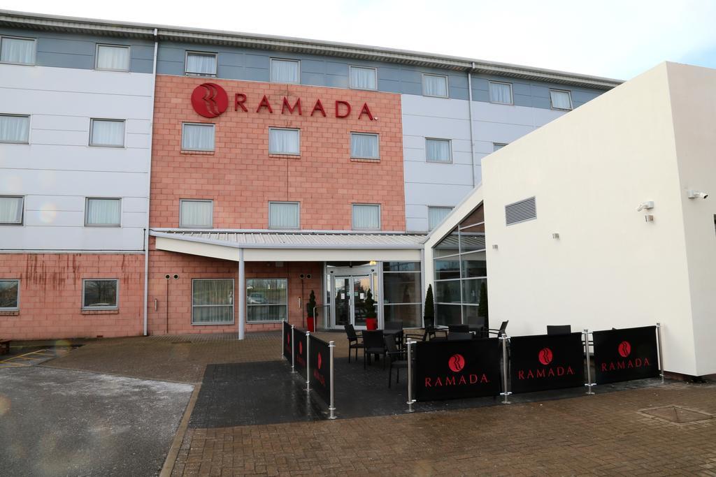 Отель Ramada Вэйкфильд Экстерьер фото