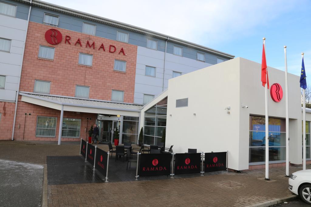 Отель Ramada Вэйкфильд Экстерьер фото