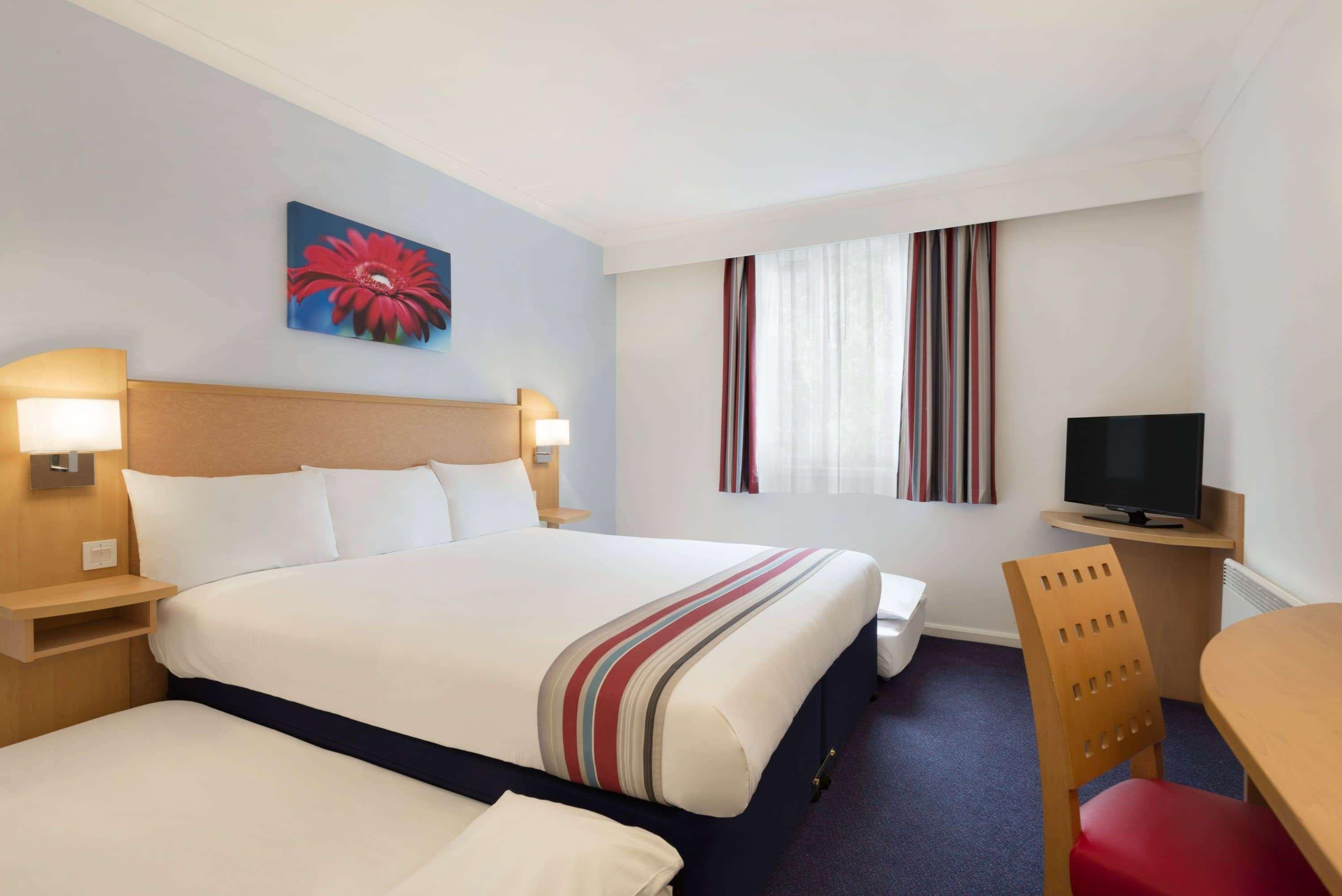 Отель Ramada Вэйкфильд Экстерьер фото