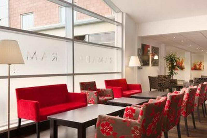 Отель Ramada Вэйкфильд Экстерьер фото